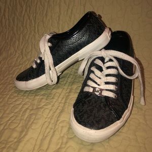 Girls sneakers